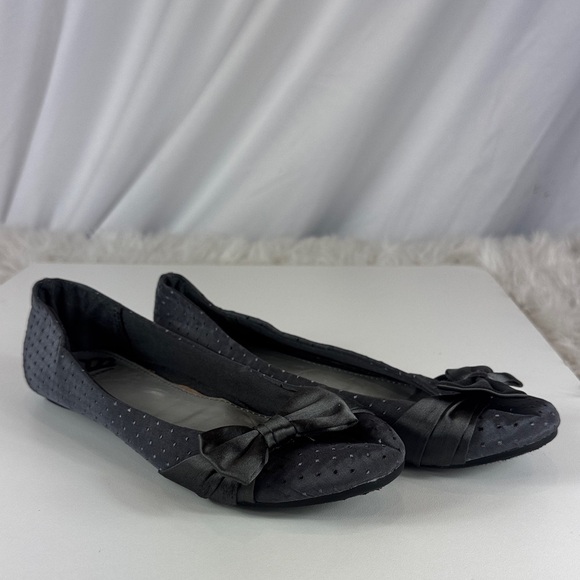 Fergalicious by Fergie Grey Ballet Flats with Bow - Picture 6 of 9